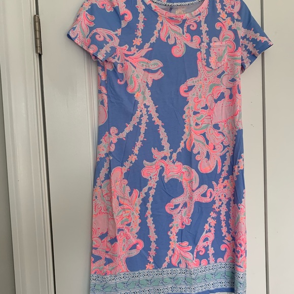 Lilly Pulitzer Dresses & Skirts - Lilly Pulitzer T-Shirt Dress